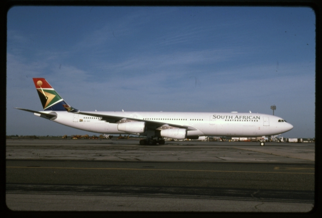 Slide: South African Airways, Airbus A340, John F. Kennedy International Airport (JFK)