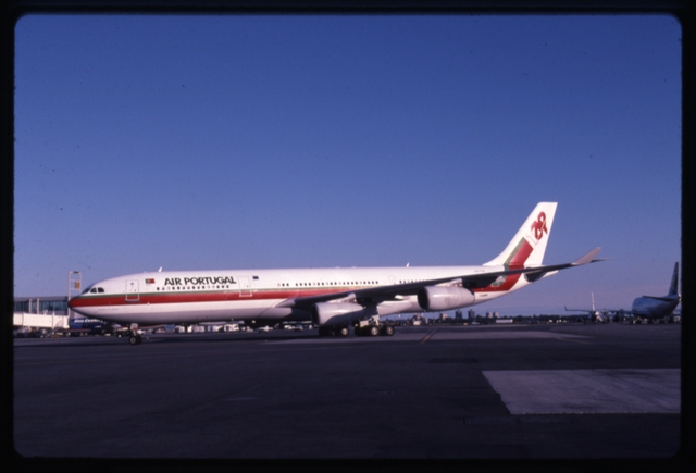 Slide: TAP (Transportes Aereos Portugueses), Airbus A340-300, John F. Kennedy International Airport (JFK)