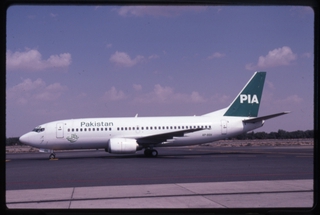 Image: slide: Pakistan International Airlines, Boeing 737-300
