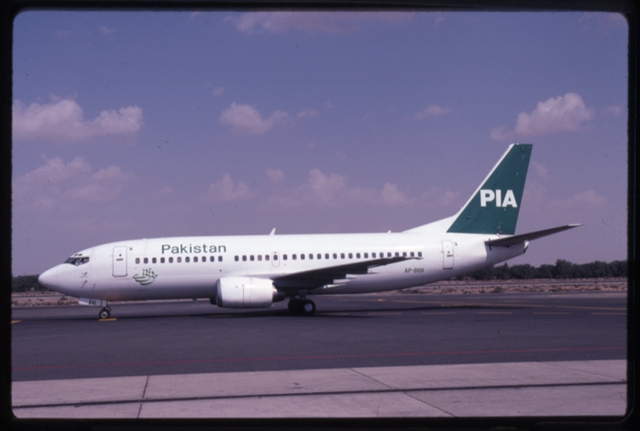 Slide: Pakistan International Airlines, Boeing 737-300