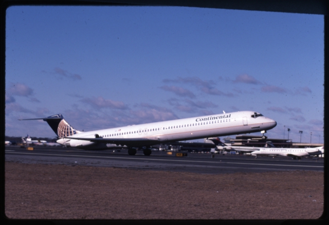 Slide: Continental Airlines, McDonnell Douglas MD-80, Newark International Airport (EWR)