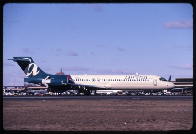 Slide: AirTran Airways, Boeing 717, Newark International Airport (EWR)