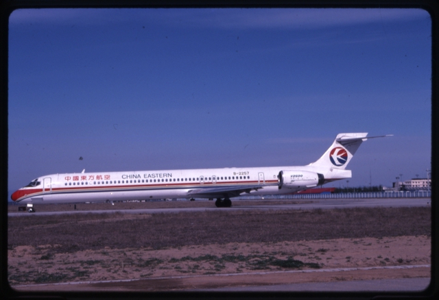 Slide: China Eastern Airlines, McDonnell Douglas MD-90, Beijing Capital International Airport (PEK)