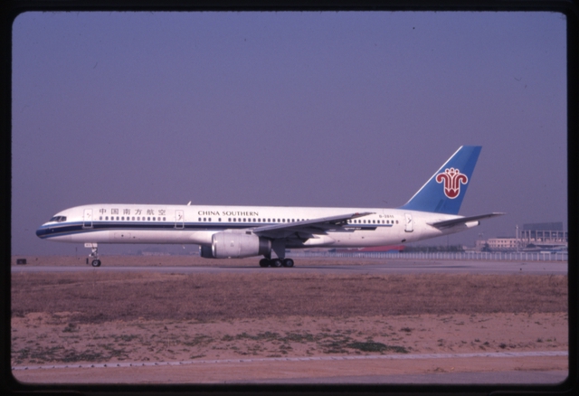 Slide: China Southern Airlines, Boeing 757-200, Beijing Capital International Airport (PEK)