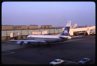 Image: slide: Arista Airlines, Douglas DC-8, John F. Kennedy International Airport (JFK)
