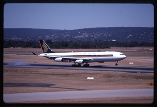 Image: slide: Singapore Airlines, Airbus A340-300