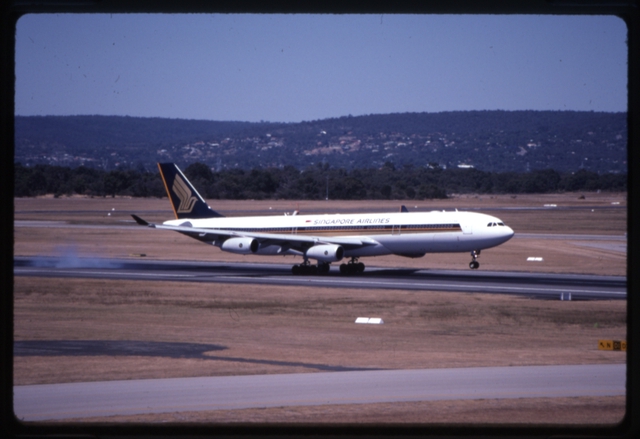 Slide: Singapore Airlines, Airbus A340-300