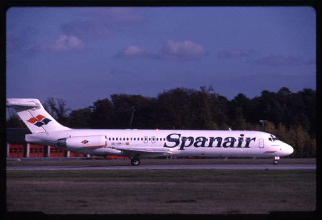 Slide: Spanair, McDonnell Douglas MD-87, Frankfurt Airport (FRA)