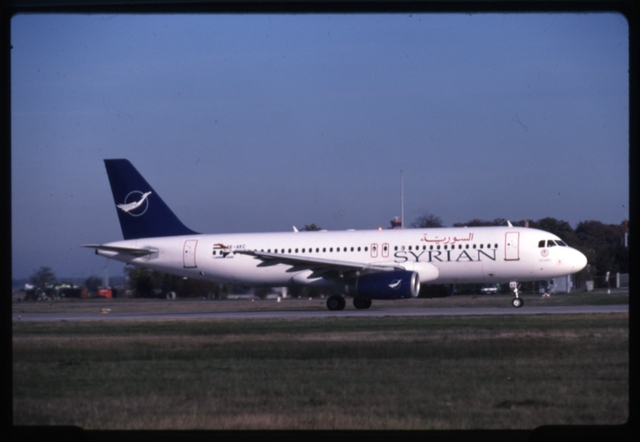 Slide: Syrian Arab Airlines, Airbus A320, Frankfurt Airport (FRA)