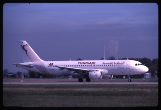 Image: slide: Tunisair, Airbus A320-200, Frankfurt Airport (FRA)