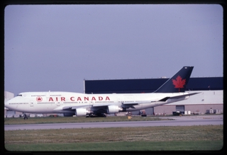 Image: slide: Air Canada, Boeing 747-400, Toronto Pearson International Airport (YYZ)