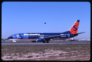 Image: slide: Sun Country Airlines, Boeing 737-800, John F. Kennedy International Airport (JFK)
