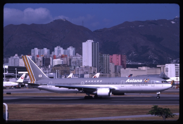 Slide: Asiana Airlines, Boeing 767-300ER