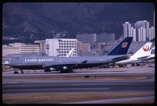 Image: slide: United Airlines, Boeing 747-400