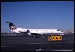 Image: slide: Continental Express, Embraer ERJ-135