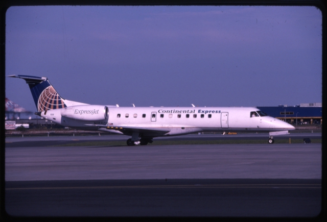 Slide: Continental Express, Embraer ERJ-135, Newark International Airport (EWR)