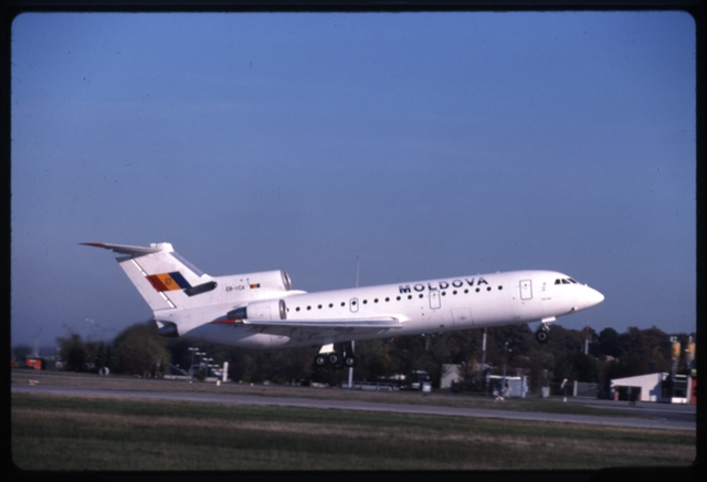 Slide: Air Moldova, Yakovlev Yak-42, Frankfurt Airport (FRA)