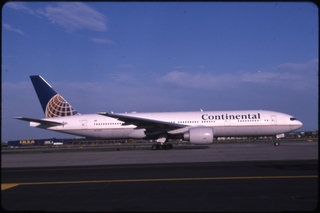 Image: slide: Continental Airlines, Boeing 777-200, Newark International Airport (EWR)