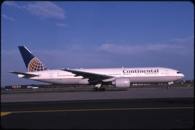 Slide: Continental Airlines, Boeing 777-200, Newark International Airport (EWR)