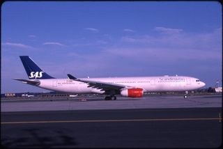Image: slide: SAS (Scandinavian Airlines System), Airbus A330, Newark International Airport (EWR)