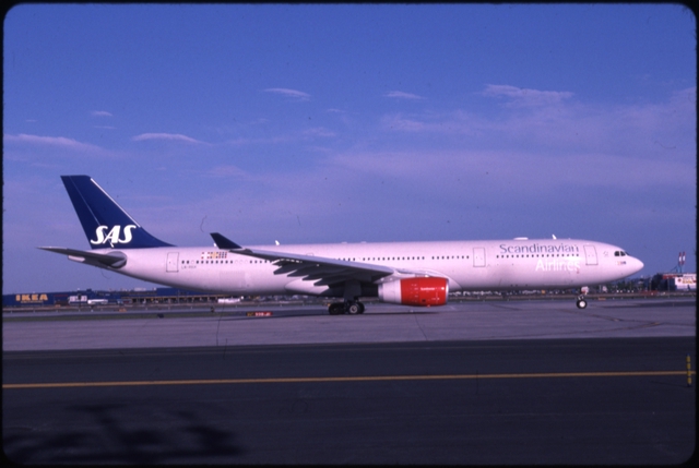 Slide: SAS (Scandinavian Airlines System), Airbus A330, Newark International Airport (EWR)