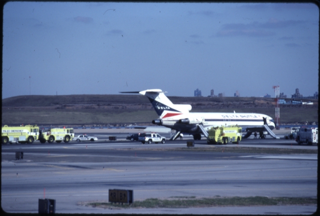 Slide: Delta Air Lines, Boeing 727, LaGuardia Airport (LGA)