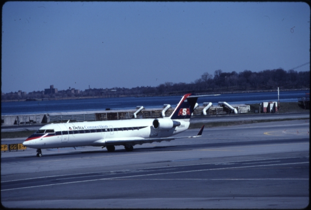 Slide: Delta Air Lines Connection, Bombardier CRJ200, LaGuardia Airport (LGA)