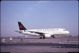 Image: slide: Air Canada, Airbus A320, John F. Kennedy International Airport (JFK)