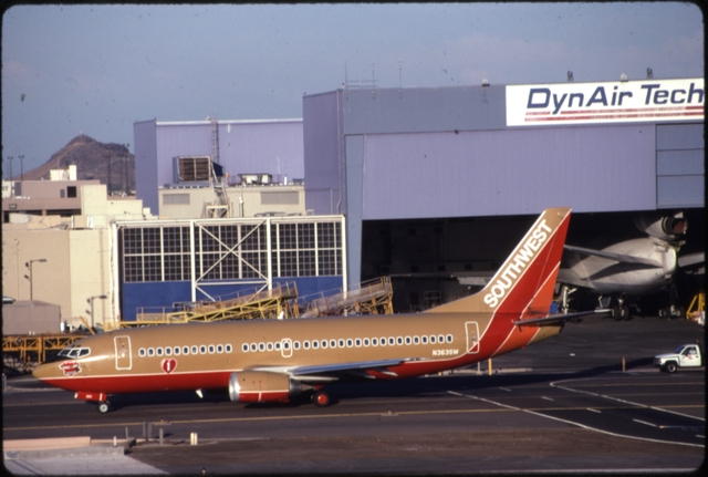 Slide: Southwest Airlines, Boeing 737-300