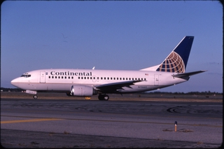 Image: slide: Continental Airlines, Boeing 737-600, John F. Kennedy International Airport (JFK)