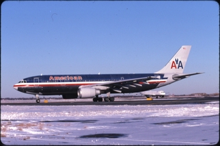 Image: slide: American Airlines, Airbus A300, John F. Kennedy International Airport (JFK)