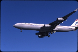 Image: slide: China Southern Airlines, Airbus A340, Beijing Capital International Airport (PEK)