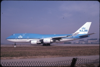 Image: slide: KLM (Royal Dutch Airlines), Boeing 747-400, Beijing Capital International Airport (PEK)