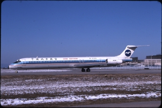 Image: slide: China Northern Airlines, McDonnell Douglas MD-82, Beijing Capital International Airport (PEK)