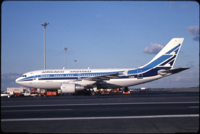 Slide: Aerolineas Argentinas, Airbus A310, John F. Kennedy International Airport (JFK)