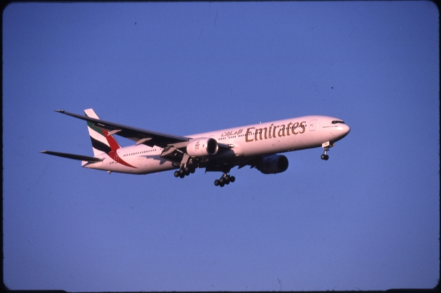 Slide: Emirates, Boeing 777-200, Melbourne Airport (MEL)
