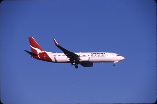 Image: slide: Qantas Airways, Boeing 737-800, Melbourne Airport (MEL)