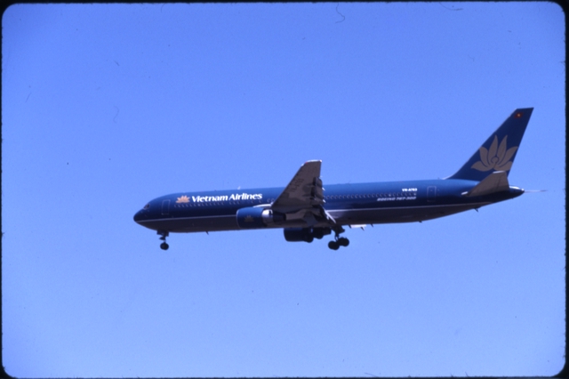 Slide: Vietnam Airlines, Boeing 767-300, Melbourne Airport (MEL)