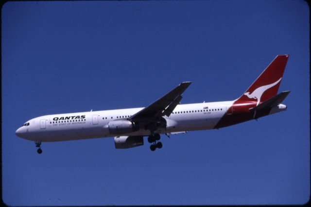 Slide: Qantas Airways, Boeing 767-300, Melbourne Airport (MEL)