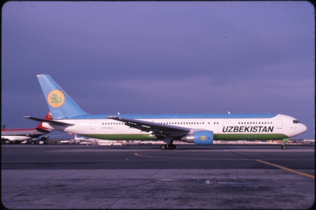 Slide: Ubzekistan Airways, Boeing 767-300