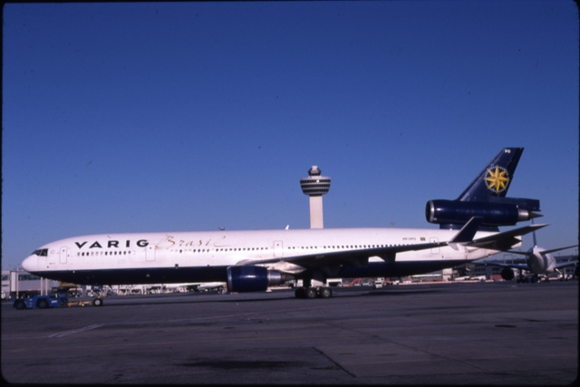 Slide: VARIG, McDonnell Douglas MD-11, John F. Kennedy International Airport (JFK)