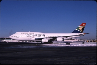 Image: slide: South African Airways, Boeing 747-400, John F. Kennedy International Airport (JFK)