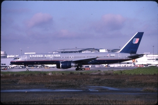 Image: slide: United Airlines, Boeing 757-200, San Francisco International Airport (SFO)