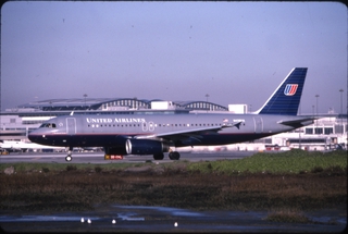 Image: slide: United Airlines, Airbus A320, San Francisco International Airport (SFO)