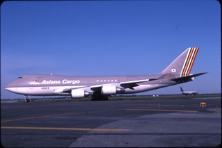 Image: slide: Asiana Airlines, Boeing 747-400, John F. Kennedy International Airport (JFK)