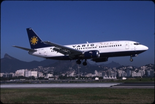 Image: slide: VARIG, Boeing 737-300, Santos Dumont Airport (SDU)