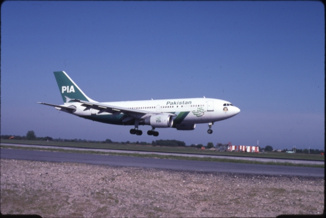 Slide: Pakistan Airlines, Airbus A300