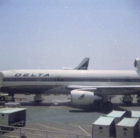Negative: Delta Air Lines, Lockheed L-1011 TriStar, San Francisco International Airport (SFO)