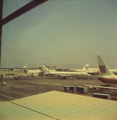 Image: negative: United Airlines, Boeing 727, San Francisco International Airport (SFO)