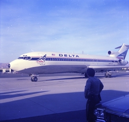 Image: negative: Delta Air Lines, Boeing 727-200, San Jose Airport (SJC)